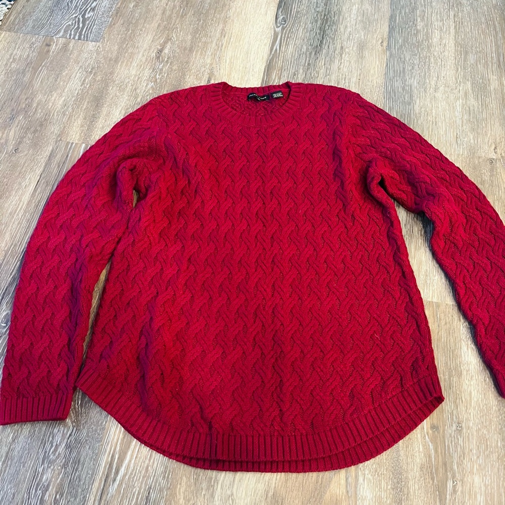 Crew neck knit sweater